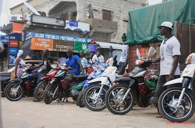A la gare de Diamniadio, les conducteurs de moto-taxis peinent à se mettre à jour     