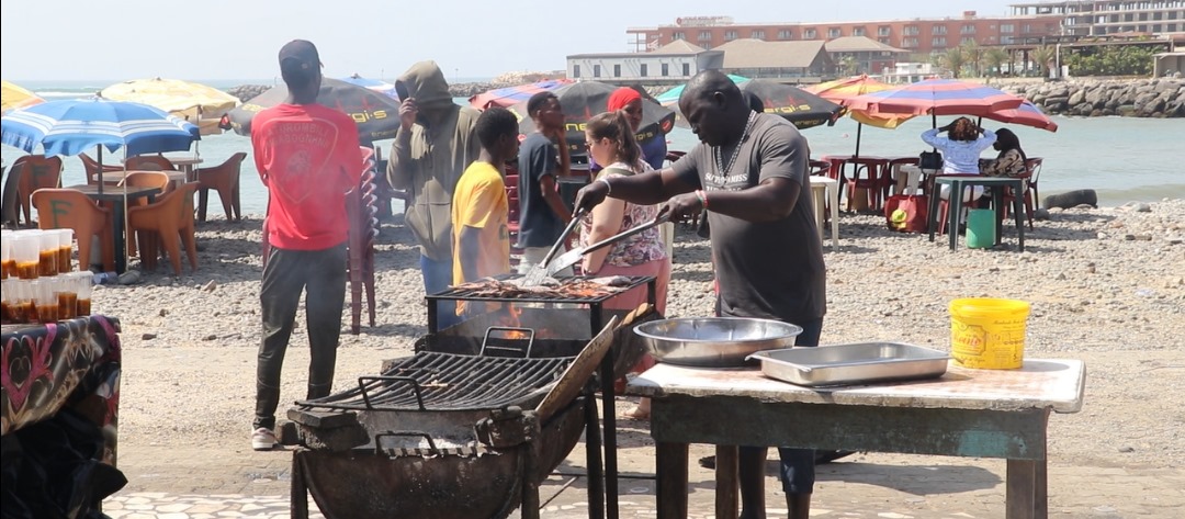 La plage de Soumbedioune, un paradis insalubre   
