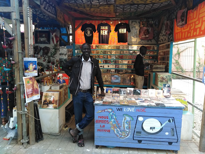 Toorobe Institut, immersion dans une boutique de disques vinyle      