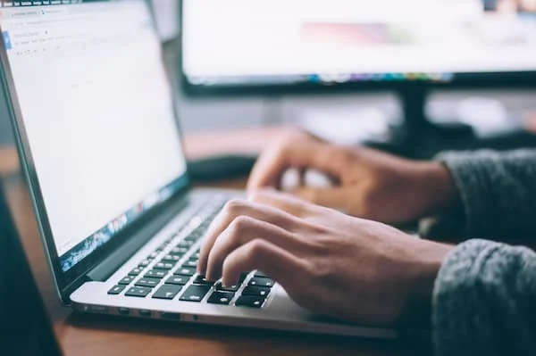 Métiers du numérique : Quand le clavier favorise l’autonomie financière  